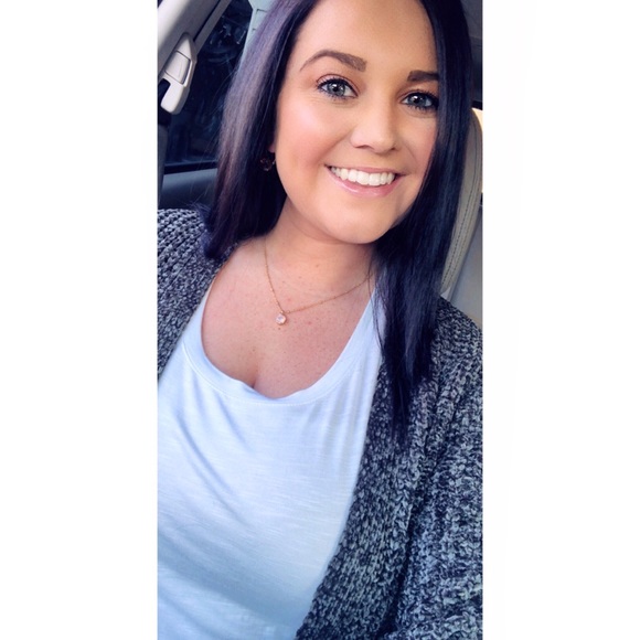 Meet your Posher, Deonna - Picture 1 of 1